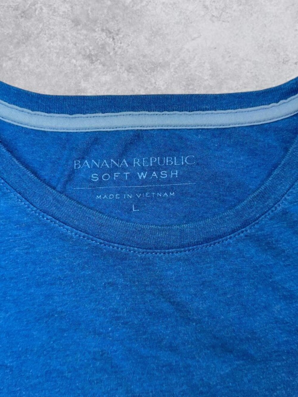 Banana Republic Men's Blue T-shirt size Large - Picture 3 of 3